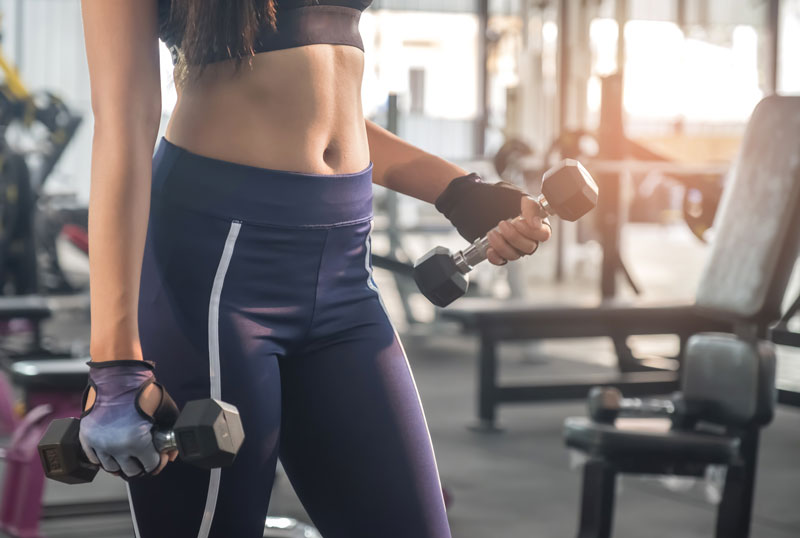 20 ejercicios de bíceps para mujeres: rutina de fuerza